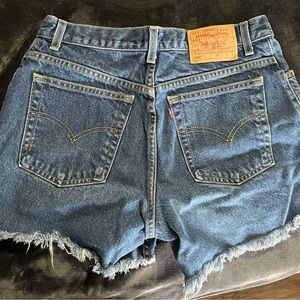 Vintage Levi’s 550 cut off Jean shorts